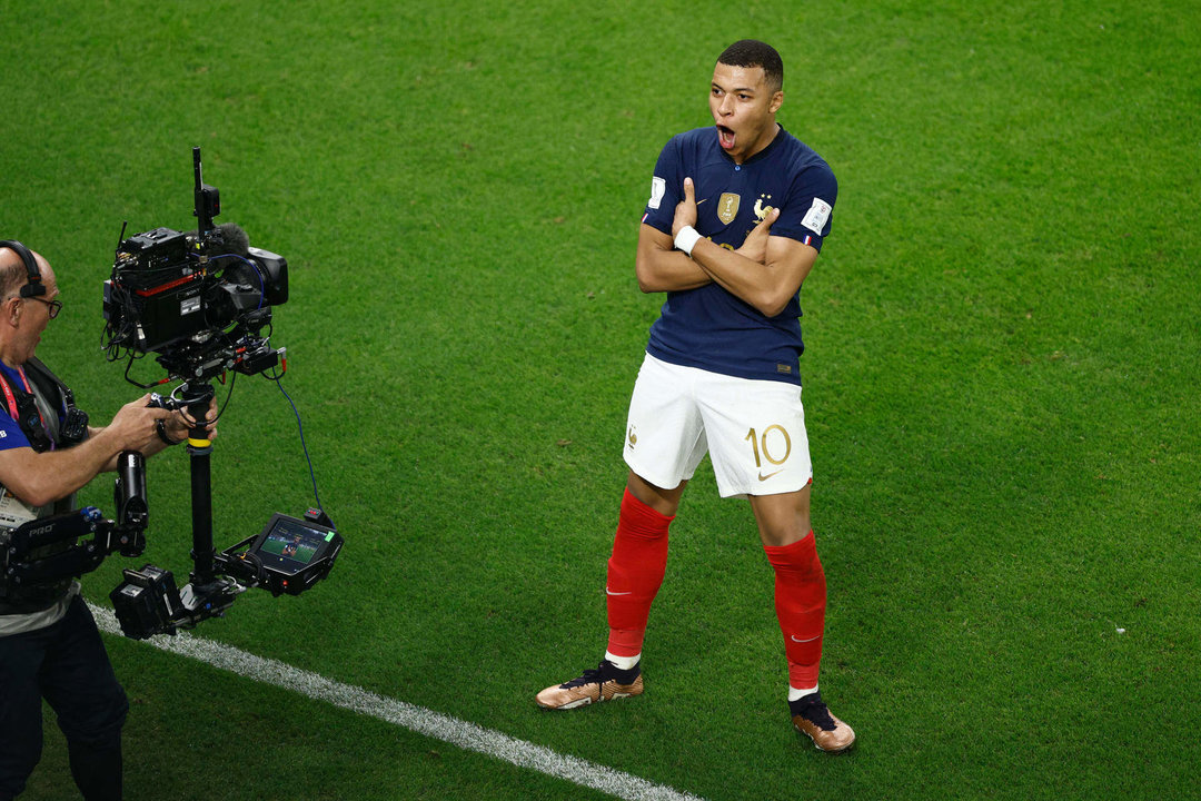 Mbappé celebra un gol frente a Polonia. EFE/Rodrigo Jiménez